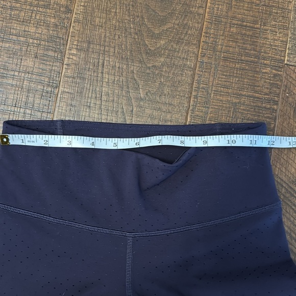 Lululemon Emerge Renewed Crop *Full-On Luon
Shine Dot Black Grape - Picture 13 of 13